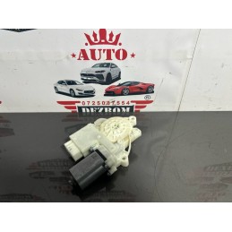 Motoras macara usa stanga...