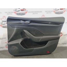 Fata usa dreapta fata...